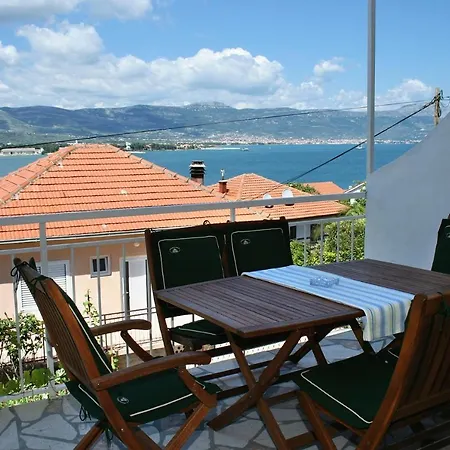 Apartment Apartments By The Sea Mastrinka, Ciovo - 1005 *